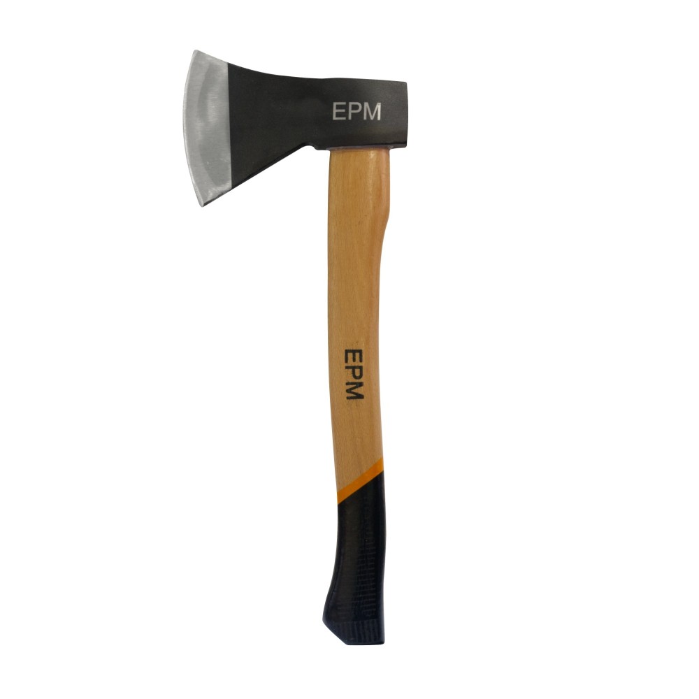 Siekiera z drewnianym trzonkiem