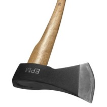 Siekiera z drewnianym trzonkiem