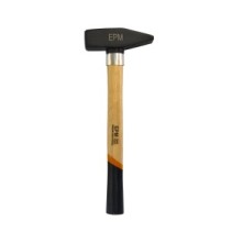 Młotek ślusarski z drewnianą rączką